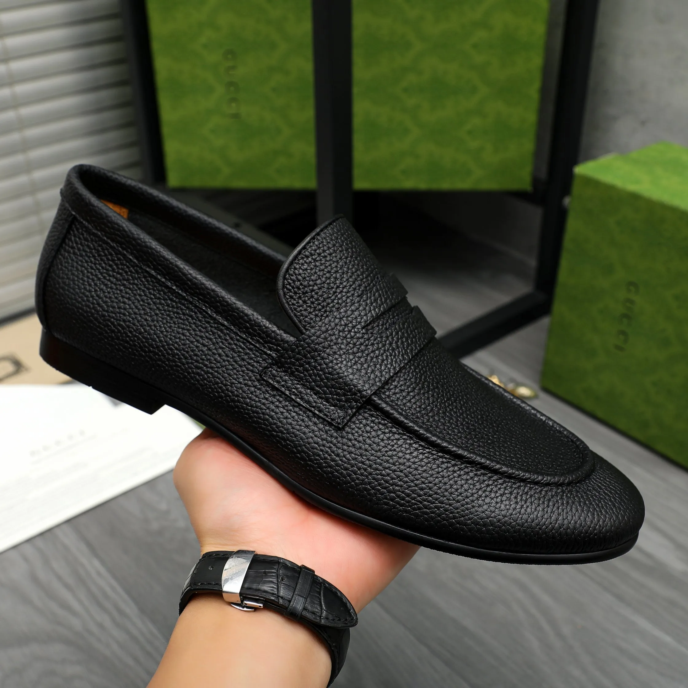 Men's shoes 💰500 product trademark: GUCCI "Gucci" business slip-on leather shoes. Regular size: 38-44 (37.45.46 custom-made, non-returnable) Product materials: Selected pebbled cowhide upper, cowhide insole, original outsole